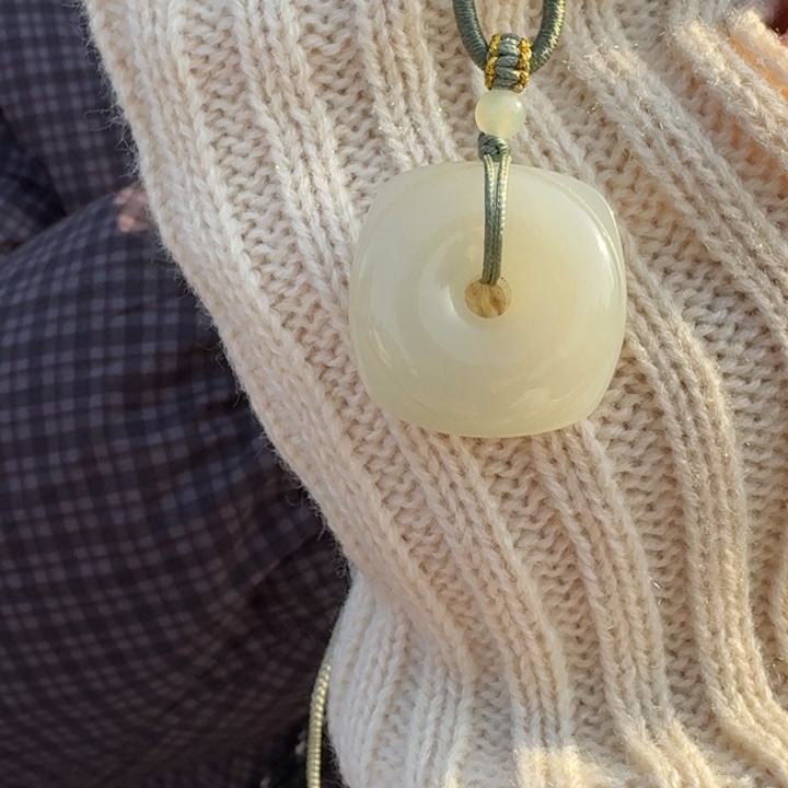 和田玉未镶嵌颈饰菲