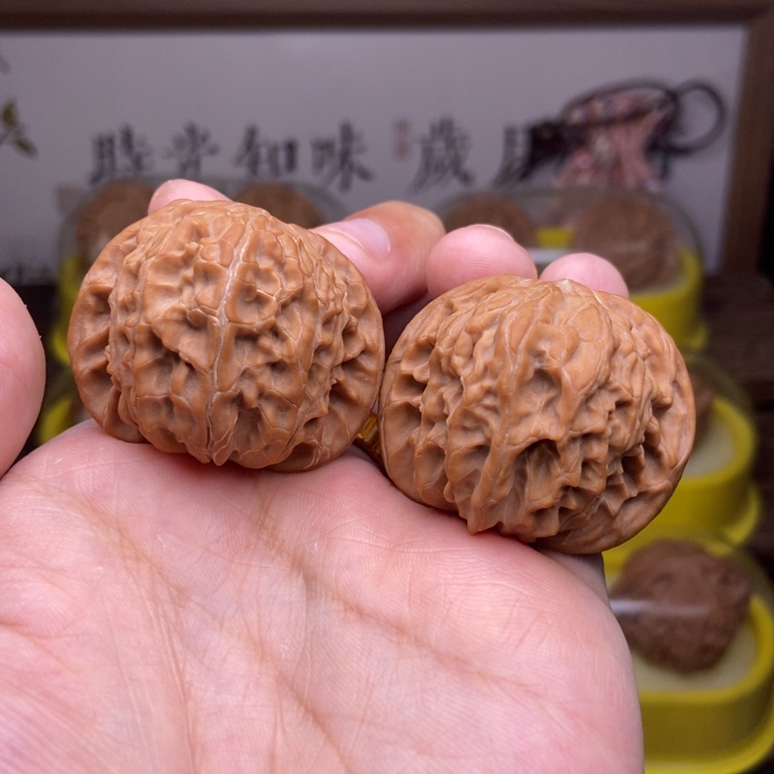 文玩核桃吊坠全品39尺磨盘红皮山地19949