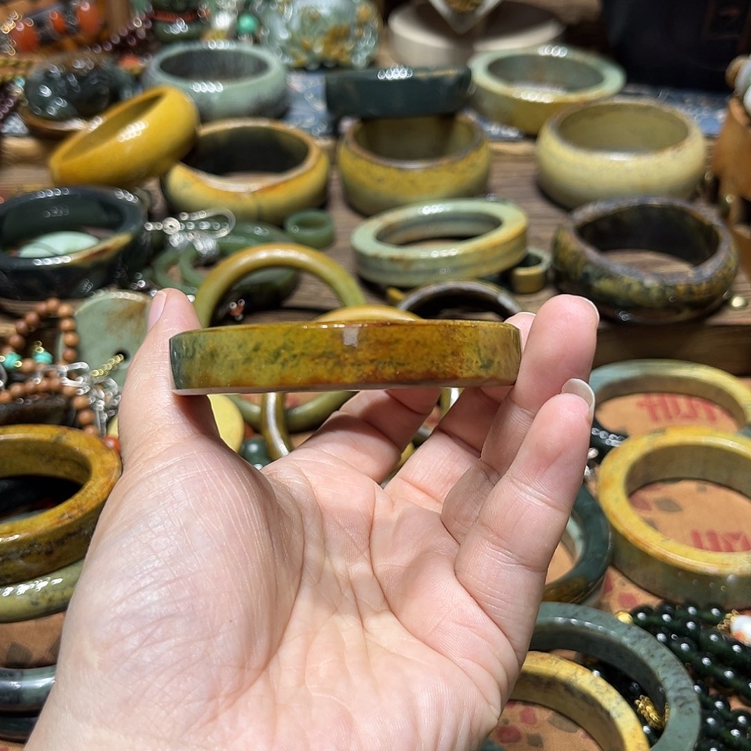 岫岩河磨玉（透闪石质玉）手镯未镶嵌用****果
