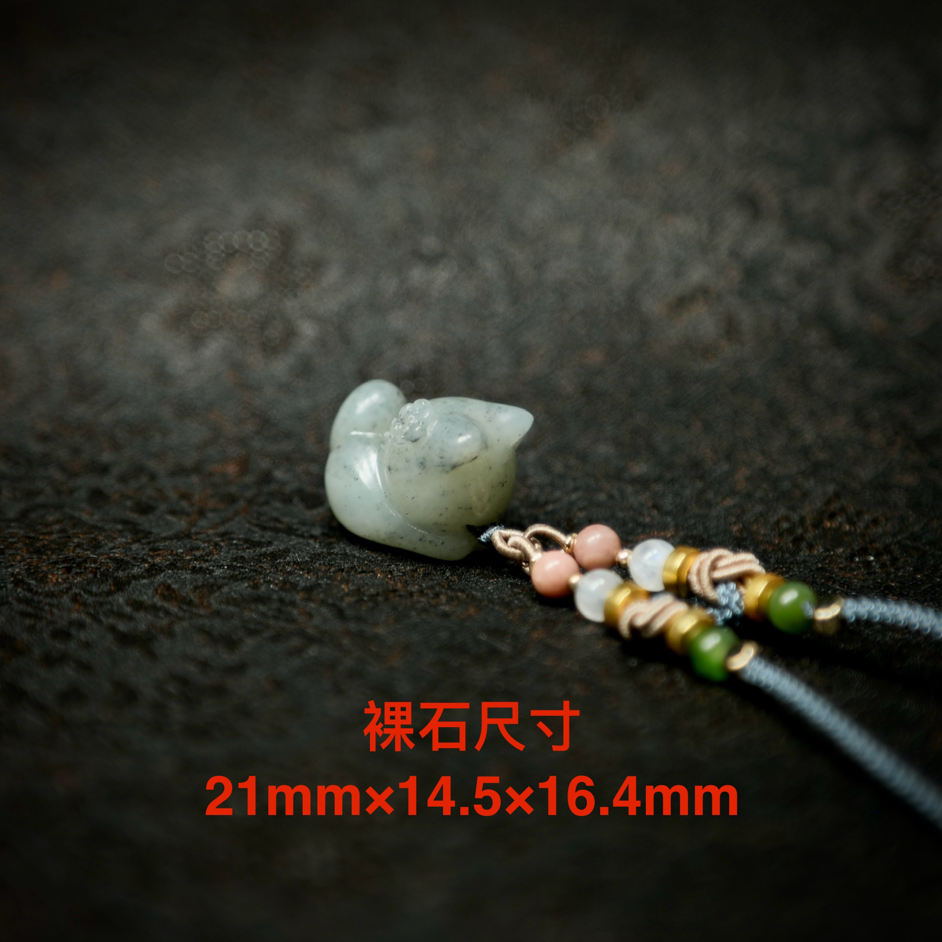 新品天然和田玉点墨青花籽趴趴猫吊坠雕刻女款时尚猫猫玉石挂件
