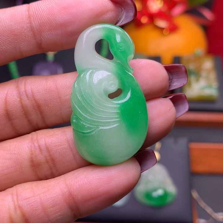 翡翠颈饰未镶嵌吊坠