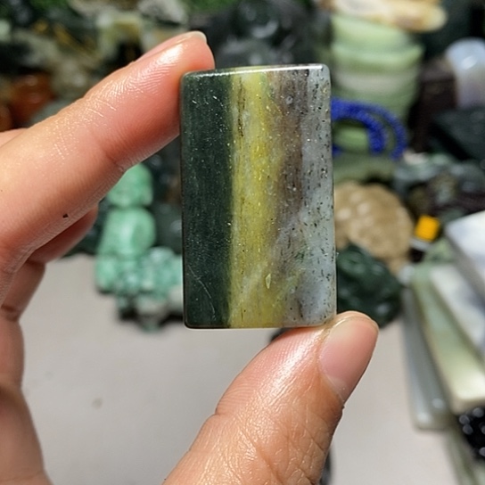 独山玉未镶嵌珠宝半成品