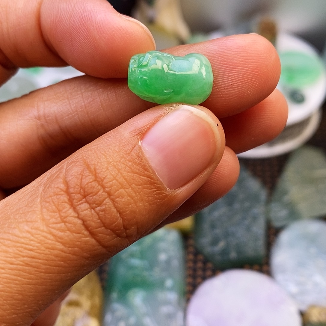 翡翠颈饰未镶嵌翡翠