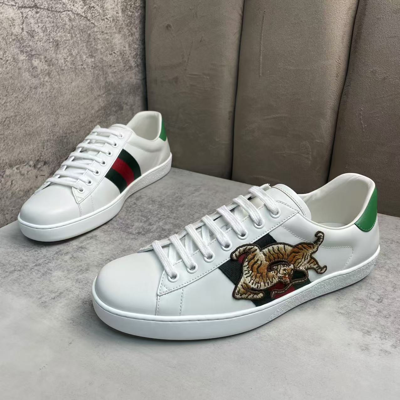 全新未使用 GUCCI/古驰 白色皮革虎印刺绣百搭板鞋/41.5码/涂标款