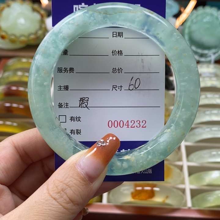 未镶嵌岫玉手镯弈*?手镯