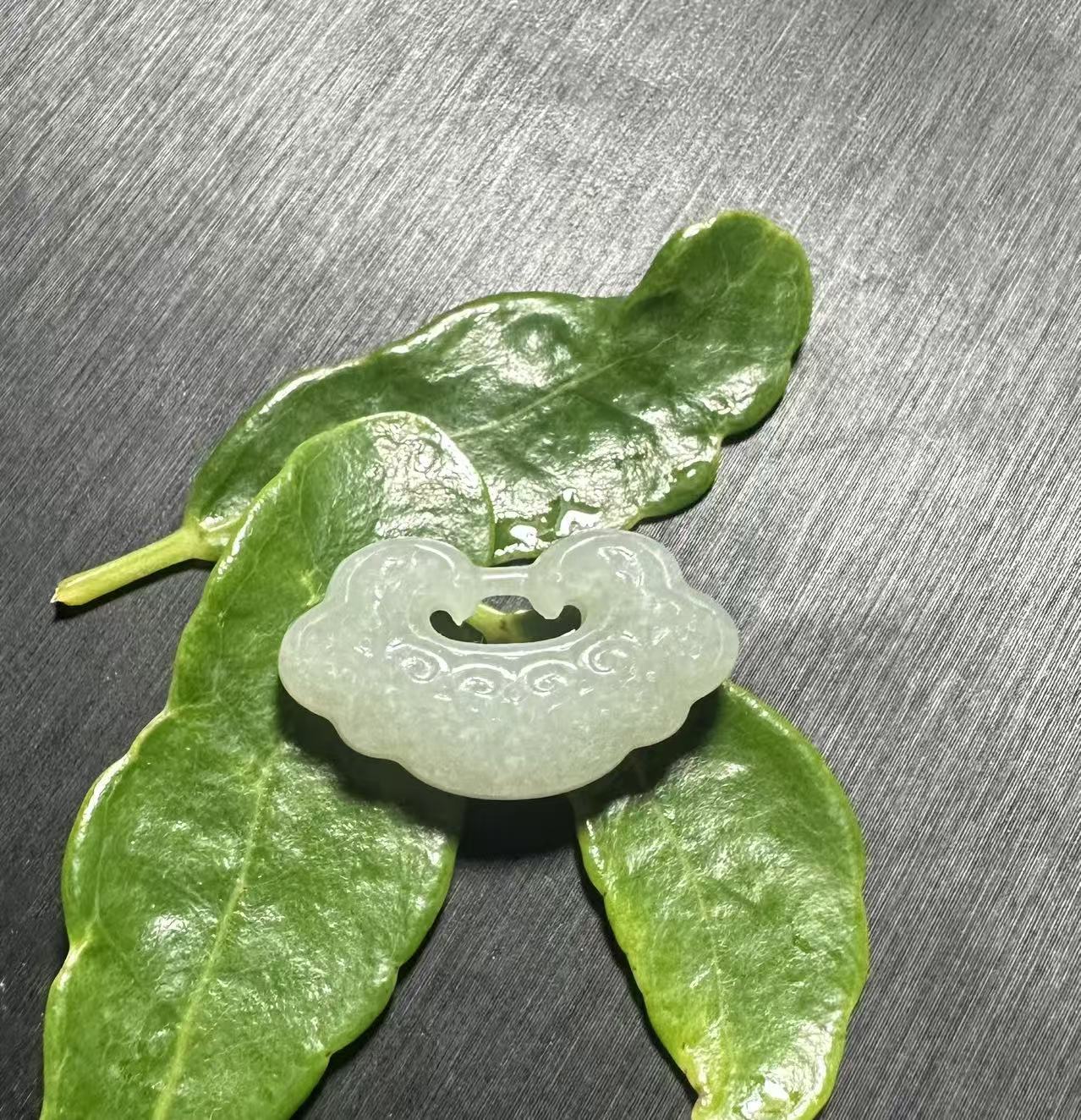 精致和田玉吉祥如意锁