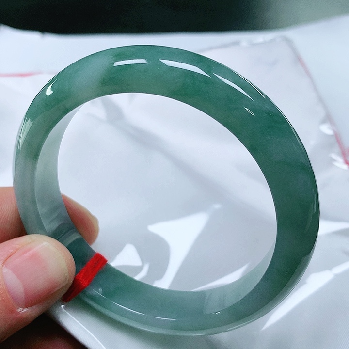 翡翠手镯未镶嵌翡翠手镯未镶嵌