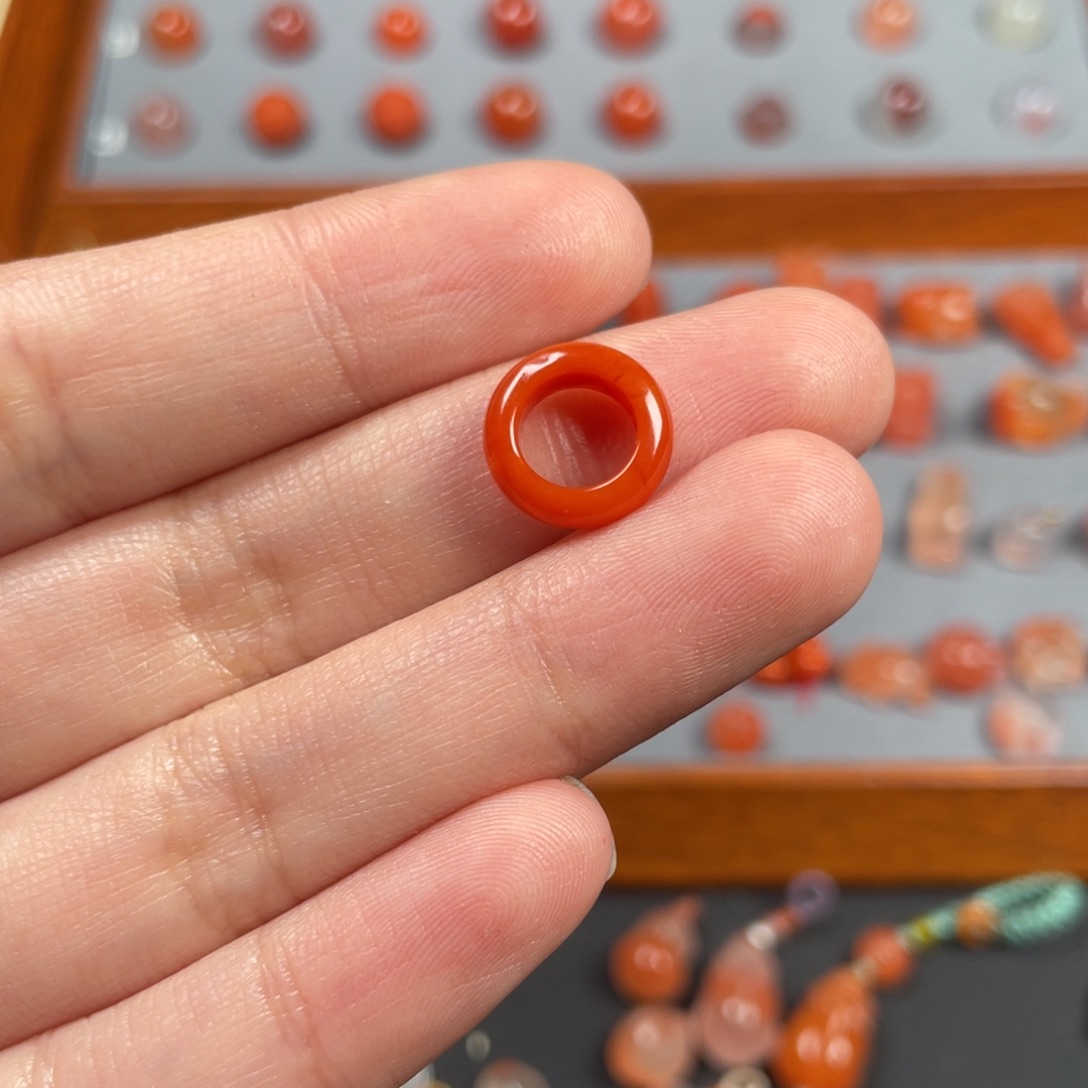 南红玛瑙跑环未镶嵌江*兒