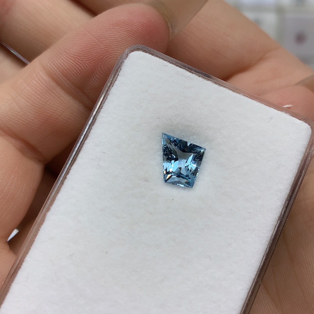 海蓝宝石裸石未镶嵌