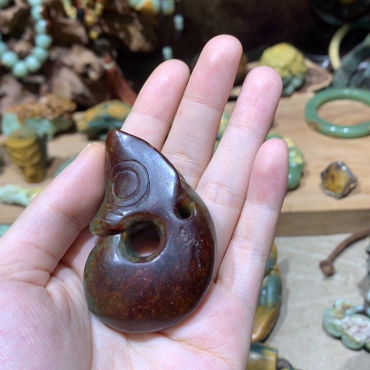 未镶嵌岫岩河磨玉（透闪石质玉）把件