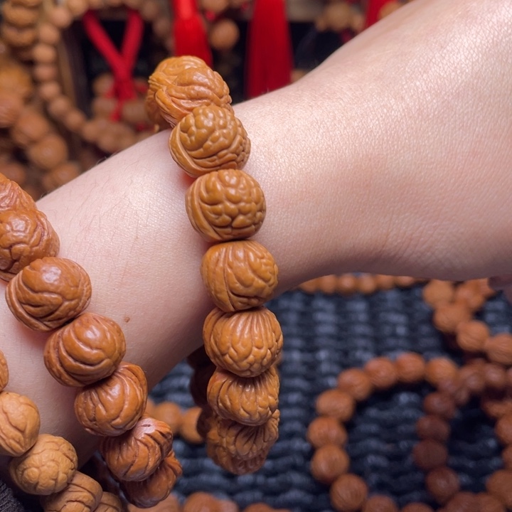 木质类龙纹桃枭手串