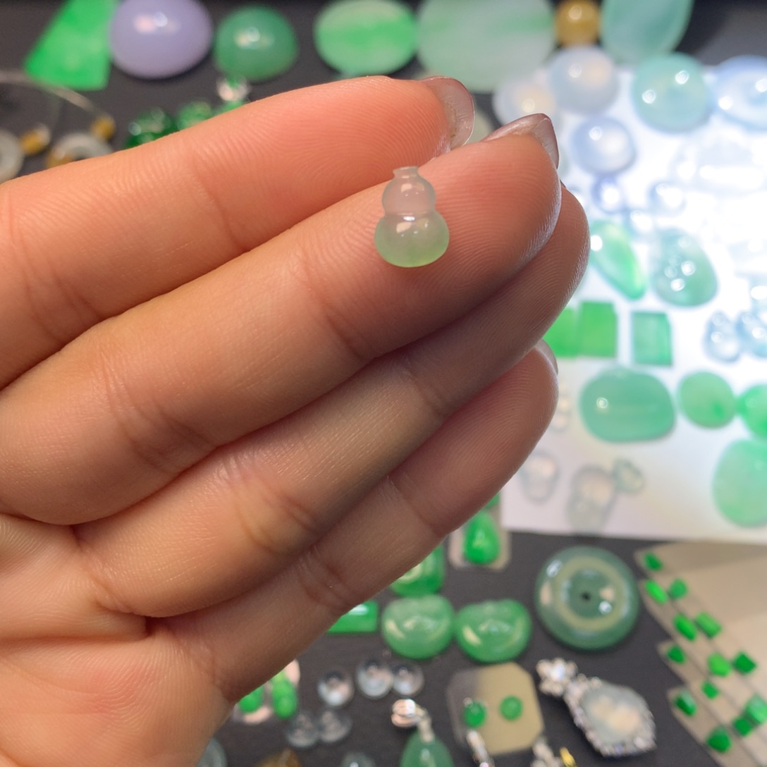 翡翠颈饰未镶嵌裸石葫芦