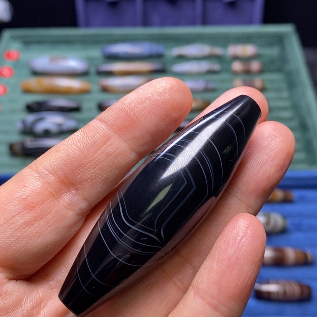 {****玛瑙/玉髓未镶嵌珠宝半成品