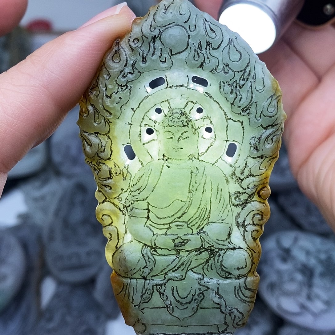 定制翡翠未镶嵌大日如来