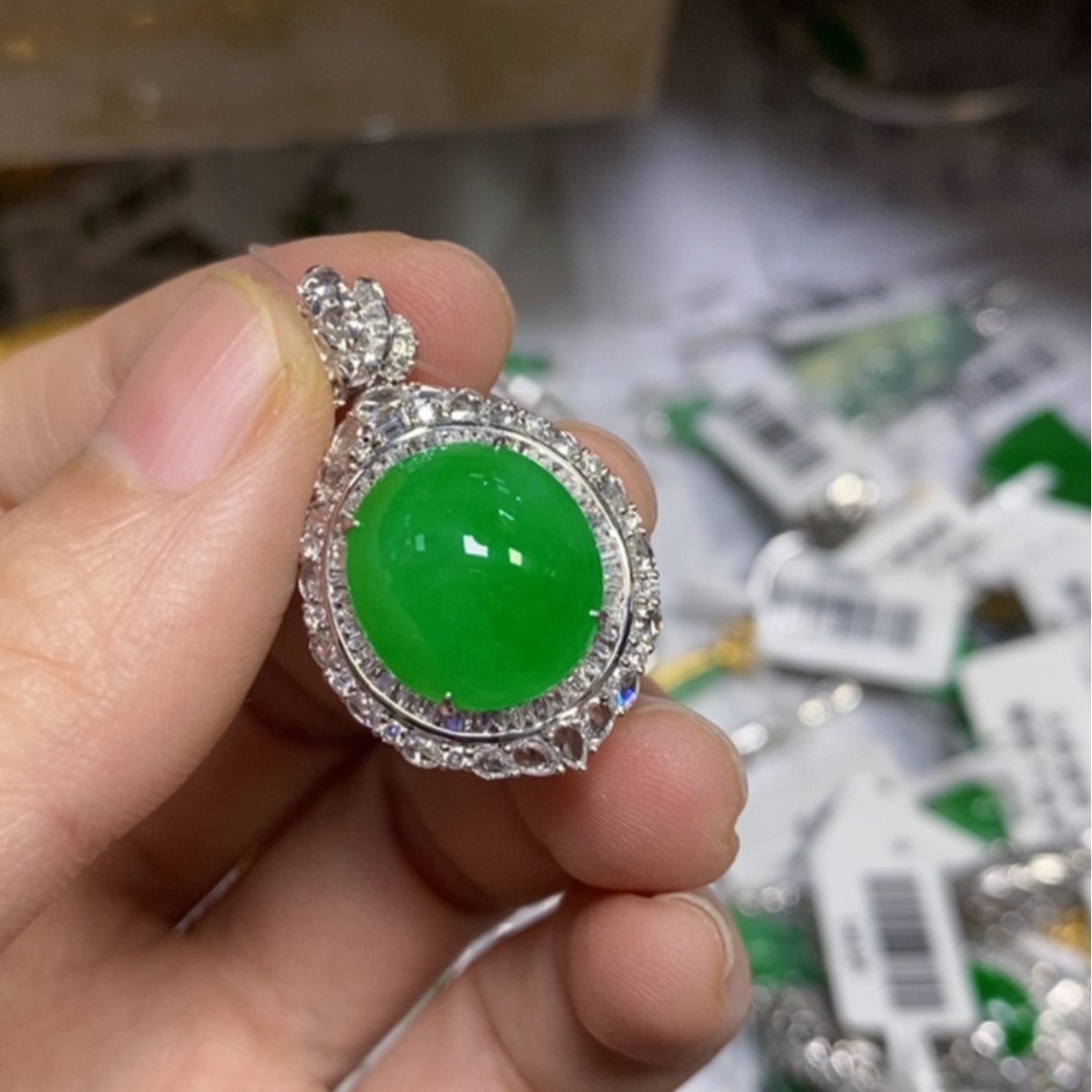 【闪购商品】颈饰18K金镶嵌翡翠我**仔吊坠