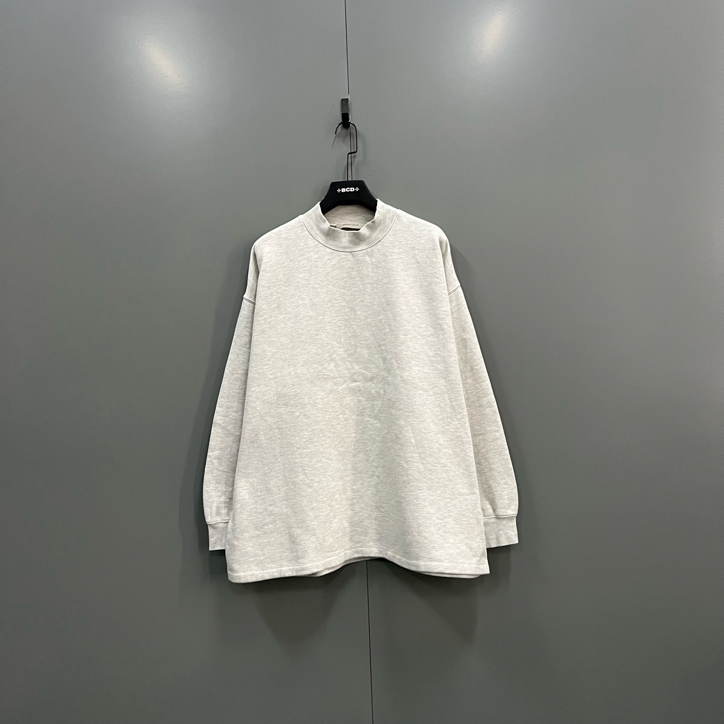 99新 maje jp1206 ESS 背后大圆领卫衣 L 610436