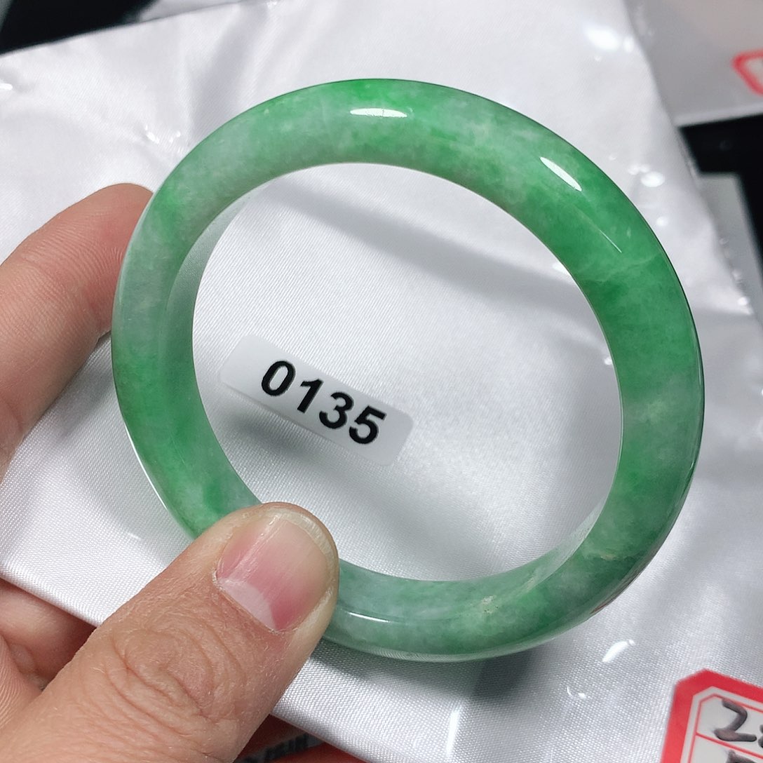 翡翠手镯未镶嵌天然缅甸翡翠手镯A货