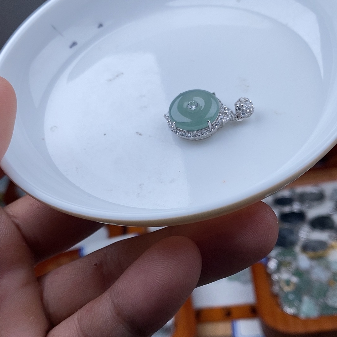 翡翠颈饰未镶嵌镶嵌平安扣