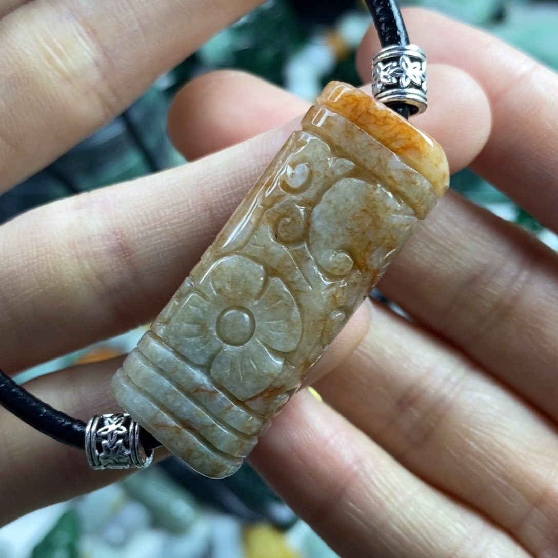 翡翠颈饰未镶嵌吊坠