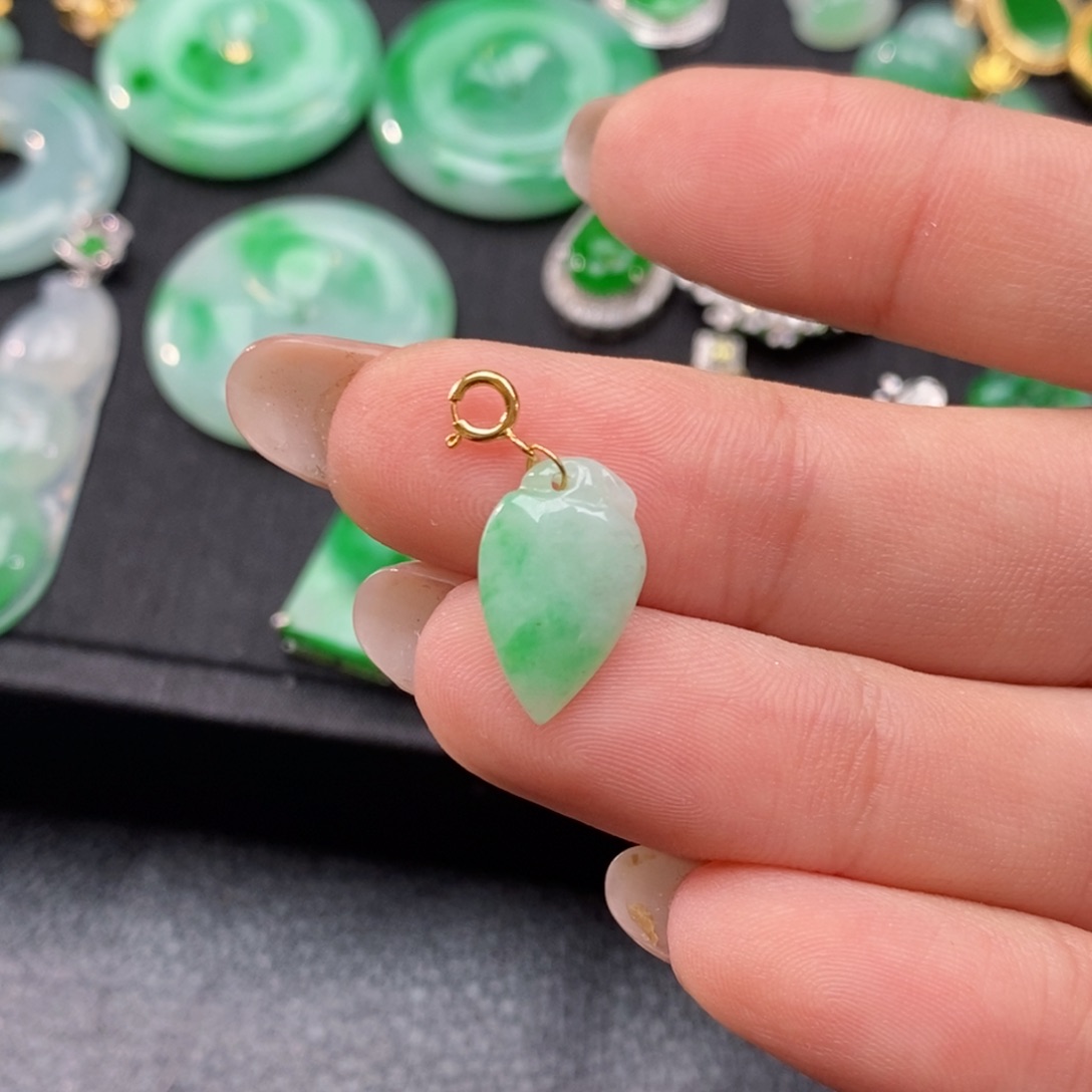 翡翠颈饰18K金镶嵌翡翠