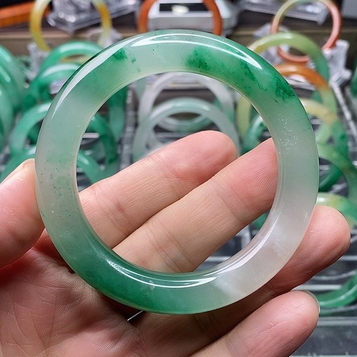 石英质玉手镯未镶嵌