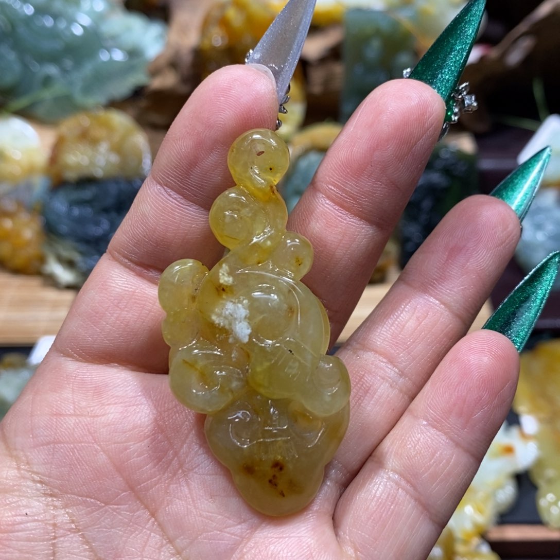 蛇纹石玉颈饰未镶嵌