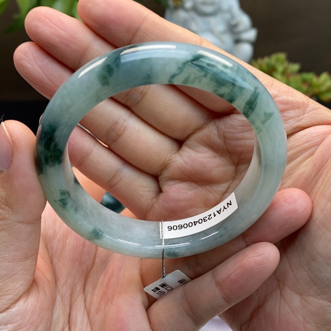 翡翠手镯未镶嵌天然