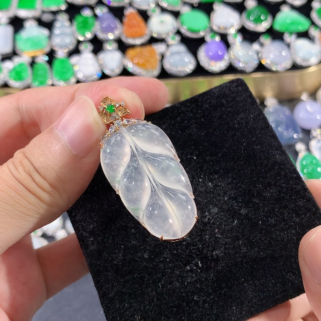 翡翠18K金镶嵌颈饰