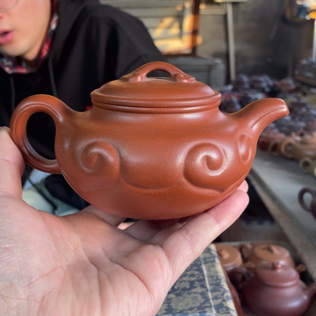 茶壶紫砂红降坡。 仿古如意。 380CC。 