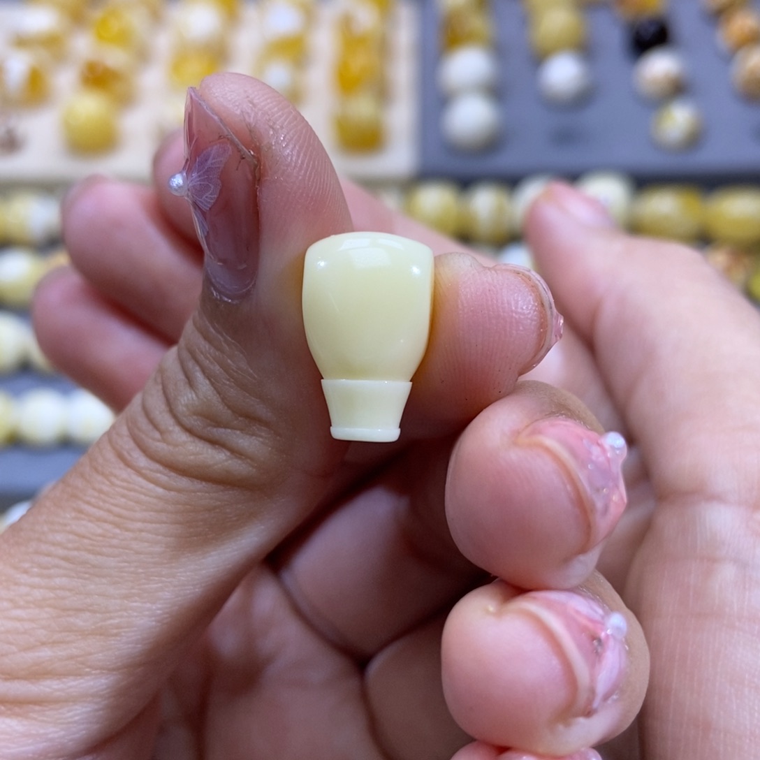 琥珀珠宝奇石未镶嵌、****?