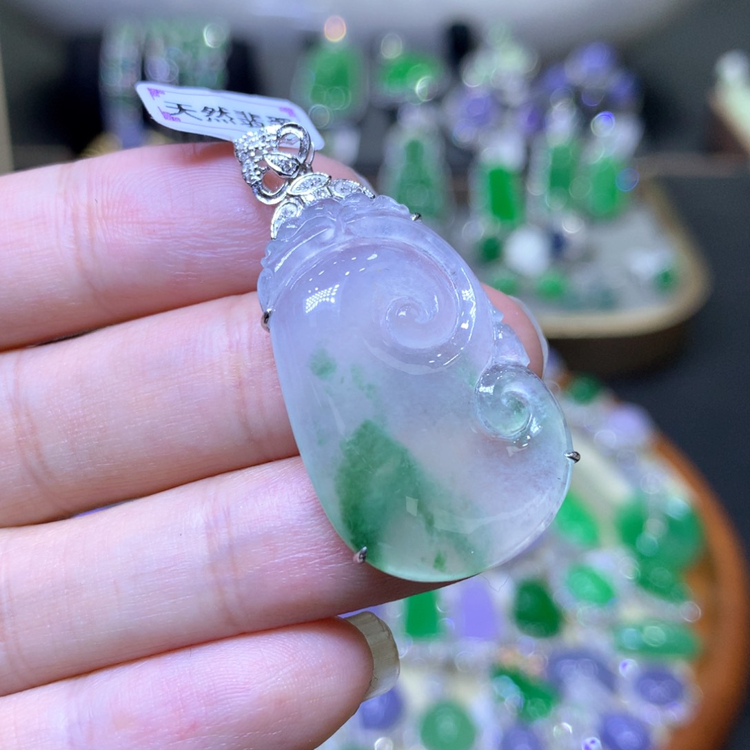 【闪购商品】翡翠颈饰18K金镶嵌翡翠吊坠项链