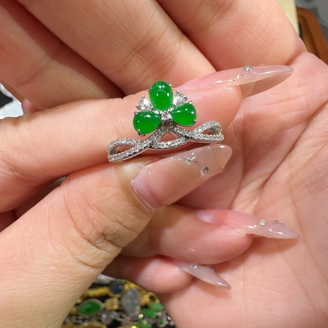 【闪购商品】18K金镶嵌戒指翡翠