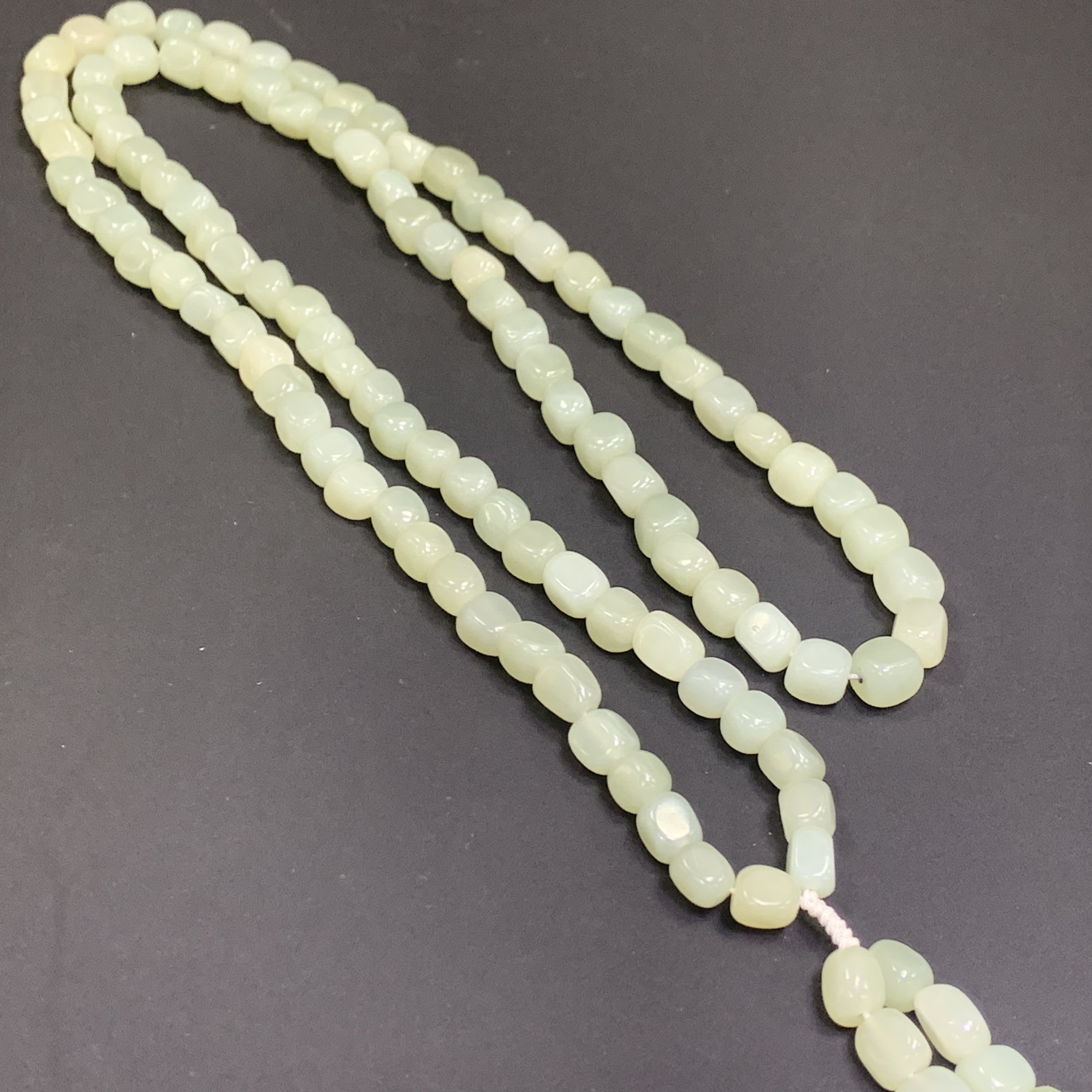 F2633珠宝玉石精选和田玉手串