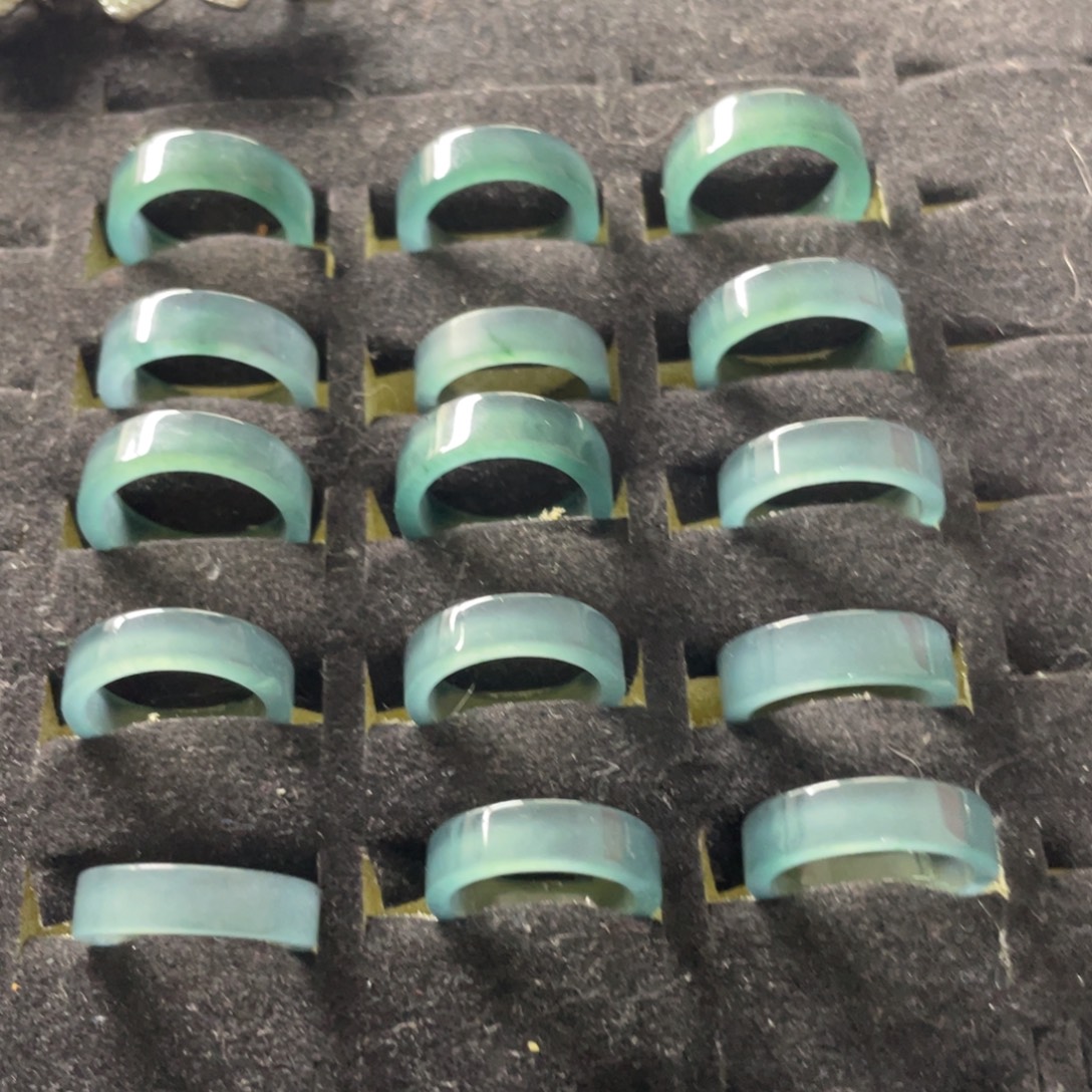 定制翡翠未镶嵌高冰蓝戒圈挂件