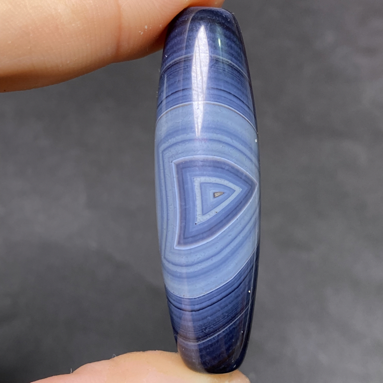 天然缠丝玛瑙金刚天地，一面圆一面三角，尺寸约#50x13.7mm