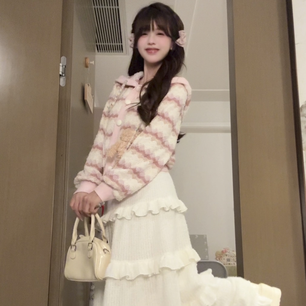 桔梗house渐变小熊【秋冬新品】少女感粉条纹外套白色蛋糕裙
