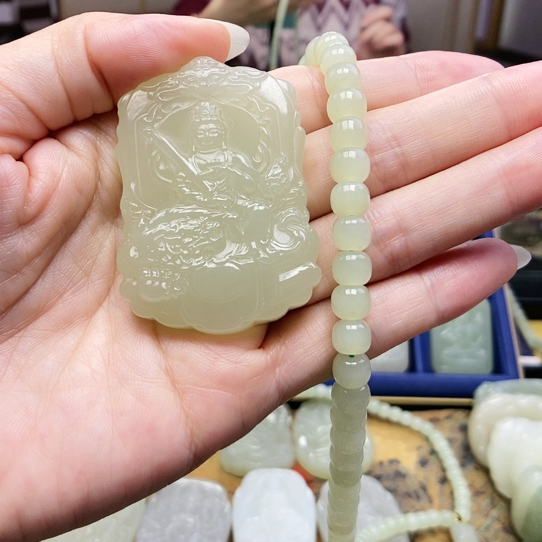 和田玉颈饰未镶嵌迷*