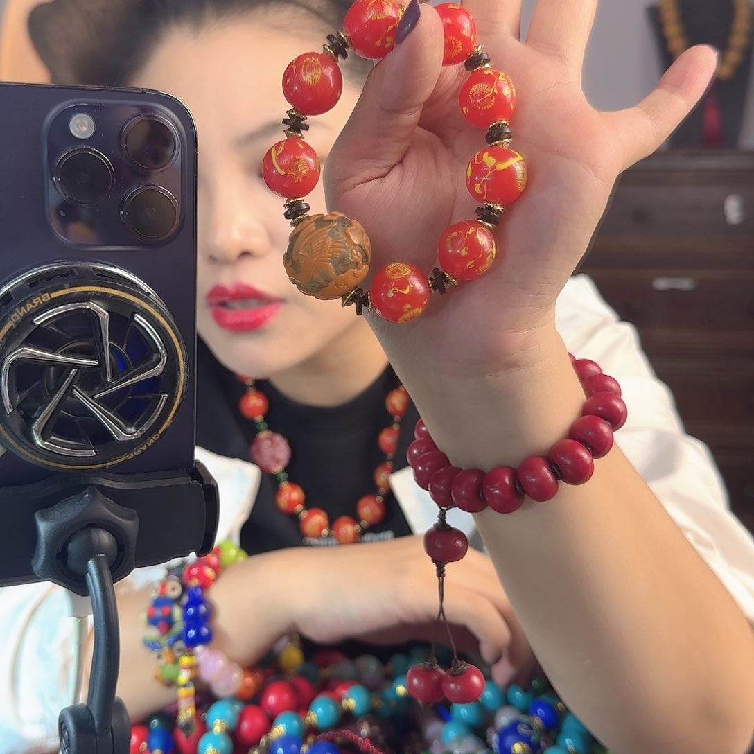 玻璃颈饰老琉璃的故事是一场梦吗