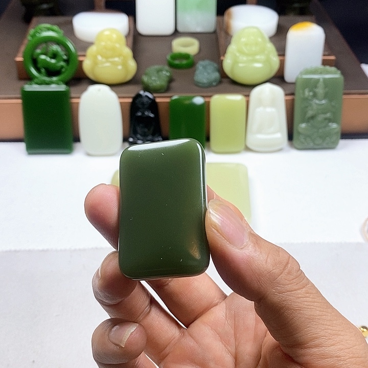 和田玉（糖玉）未镶嵌珠宝奇石