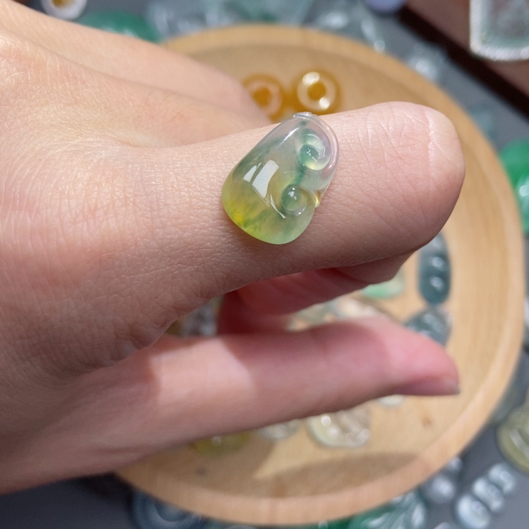 翡翠颈饰未镶嵌翡翠