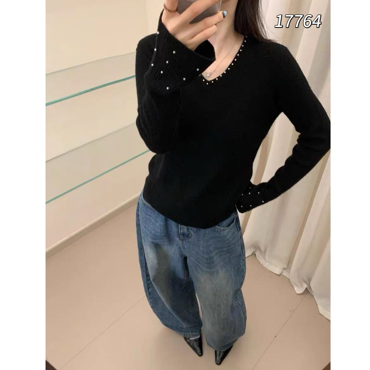 17764 WANGDAN（部无水洗唛介意慎拍)鸡心领领口钉珠针织衫