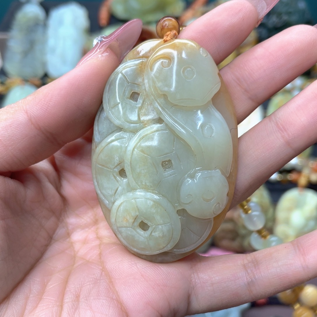 蛇纹石玉颈饰未镶嵌