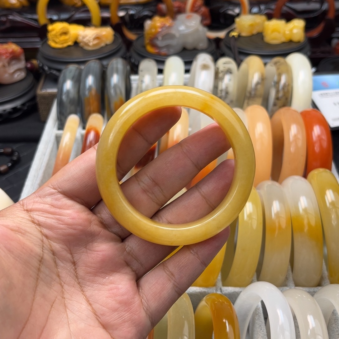 石英质玉（黄龙玉）手镯未镶嵌晋****姐