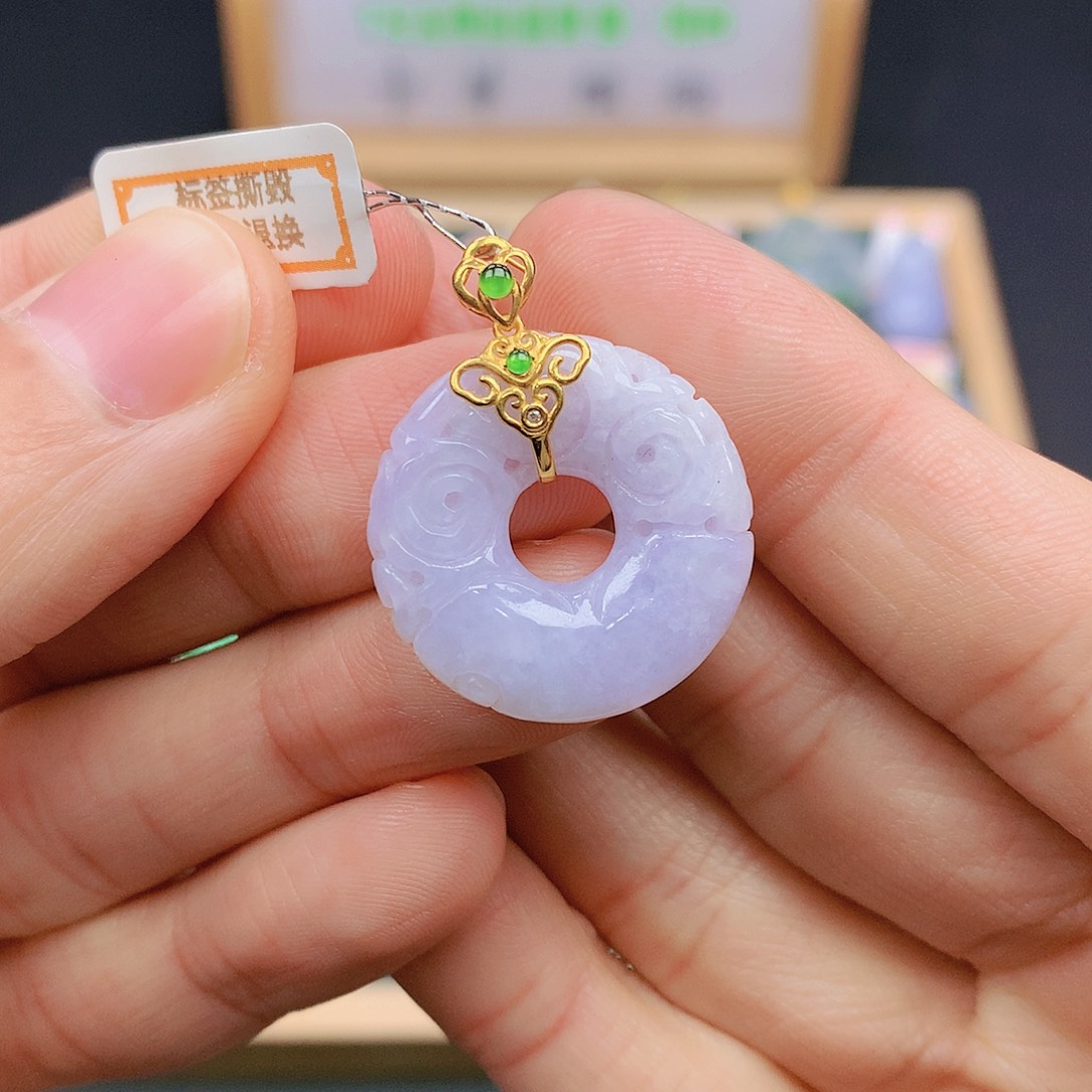 翡翠18K金镶嵌颈饰翡翠