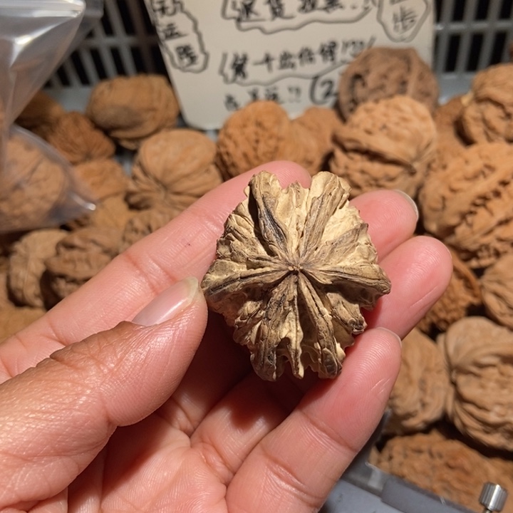 恭***皇核桃盘山六棱尺寸36/41白瓜不熟的