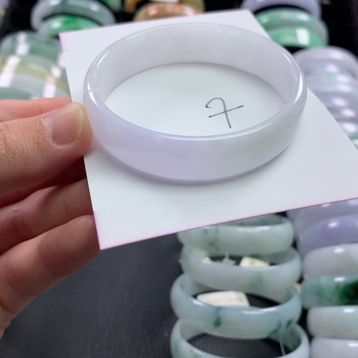 翡翠未镶嵌手镯公主