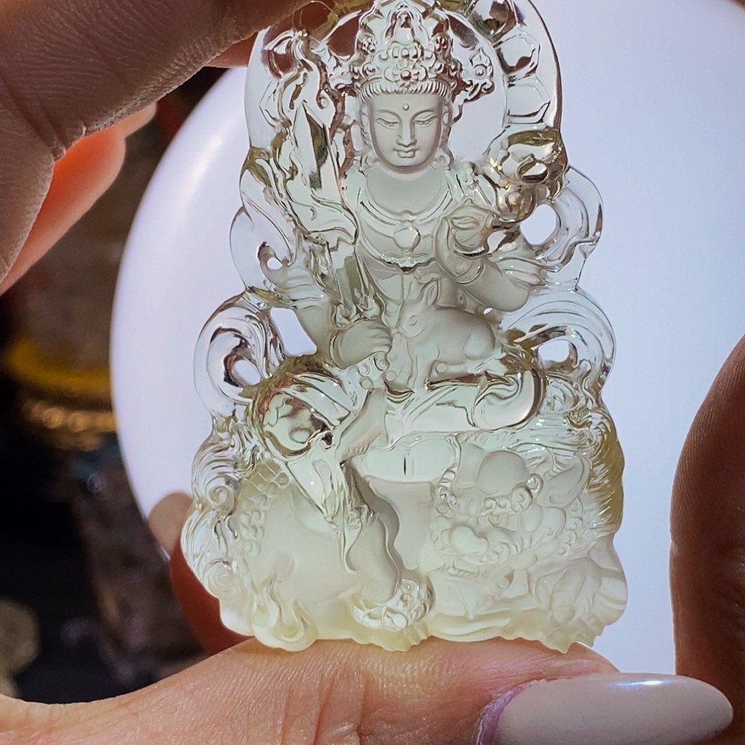 朱***铠水晶未镶嵌颈饰吊坠