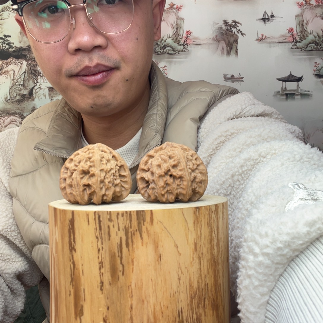 文玩核桃把件三角白