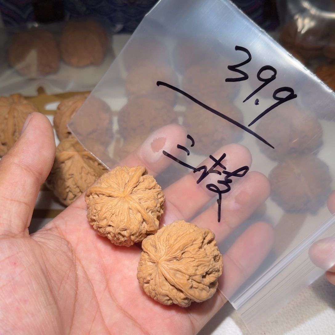 文玩核桃吊坠三棱