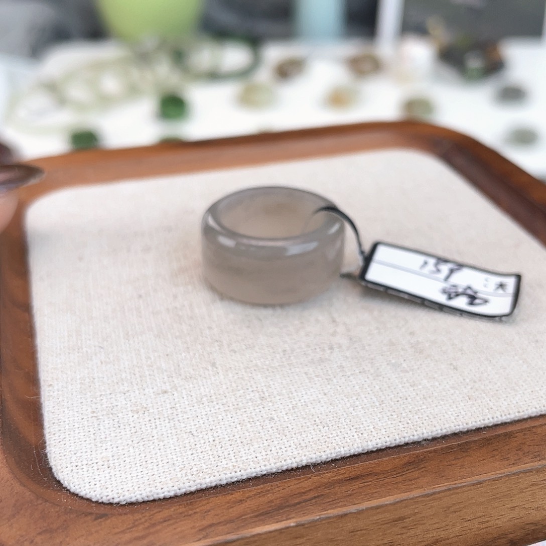 和田玉未镶嵌戒指。u22紫飘花圆切16.9不退换